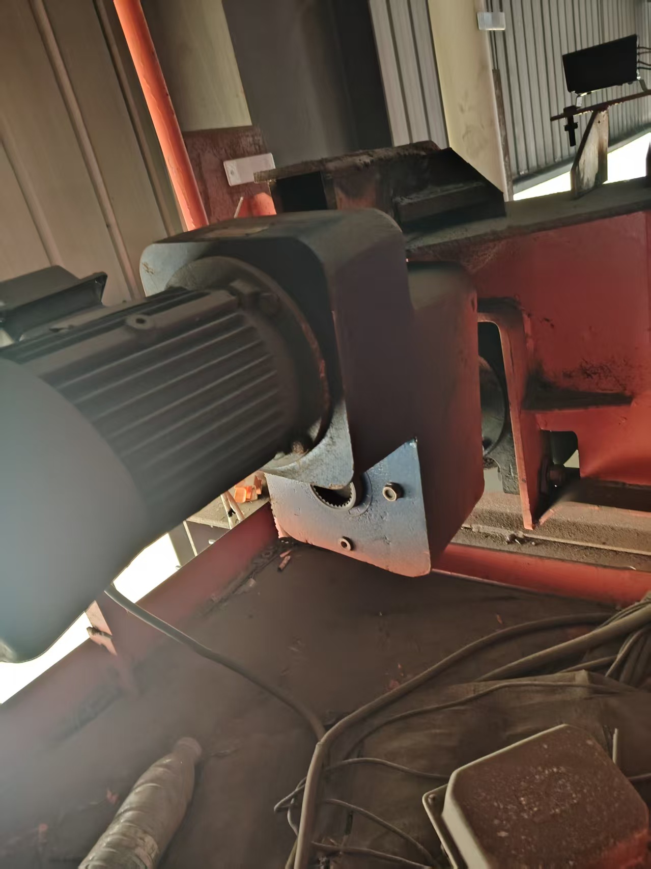 马钢股份获得发明专利授权:“一种拉矫机用高温防护装置及拉矫机”-第3张图片