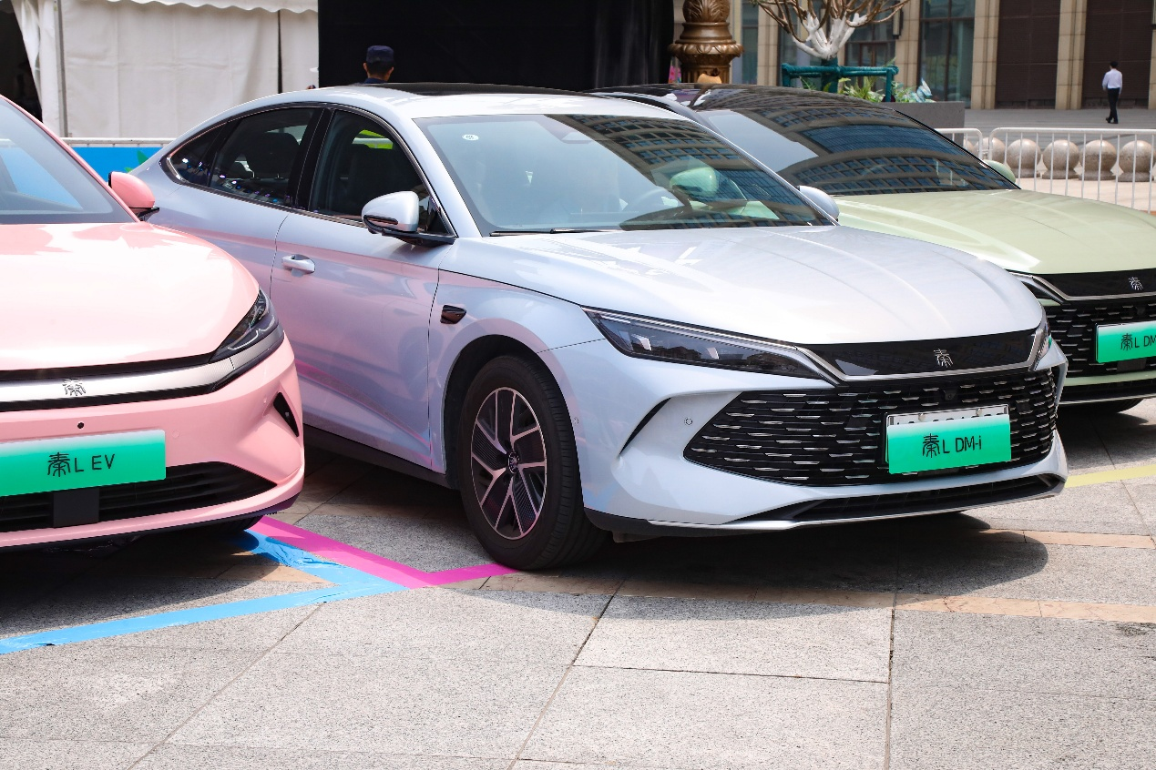 比亚迪获得实用新型专利授权:“车辆”-第3张图片