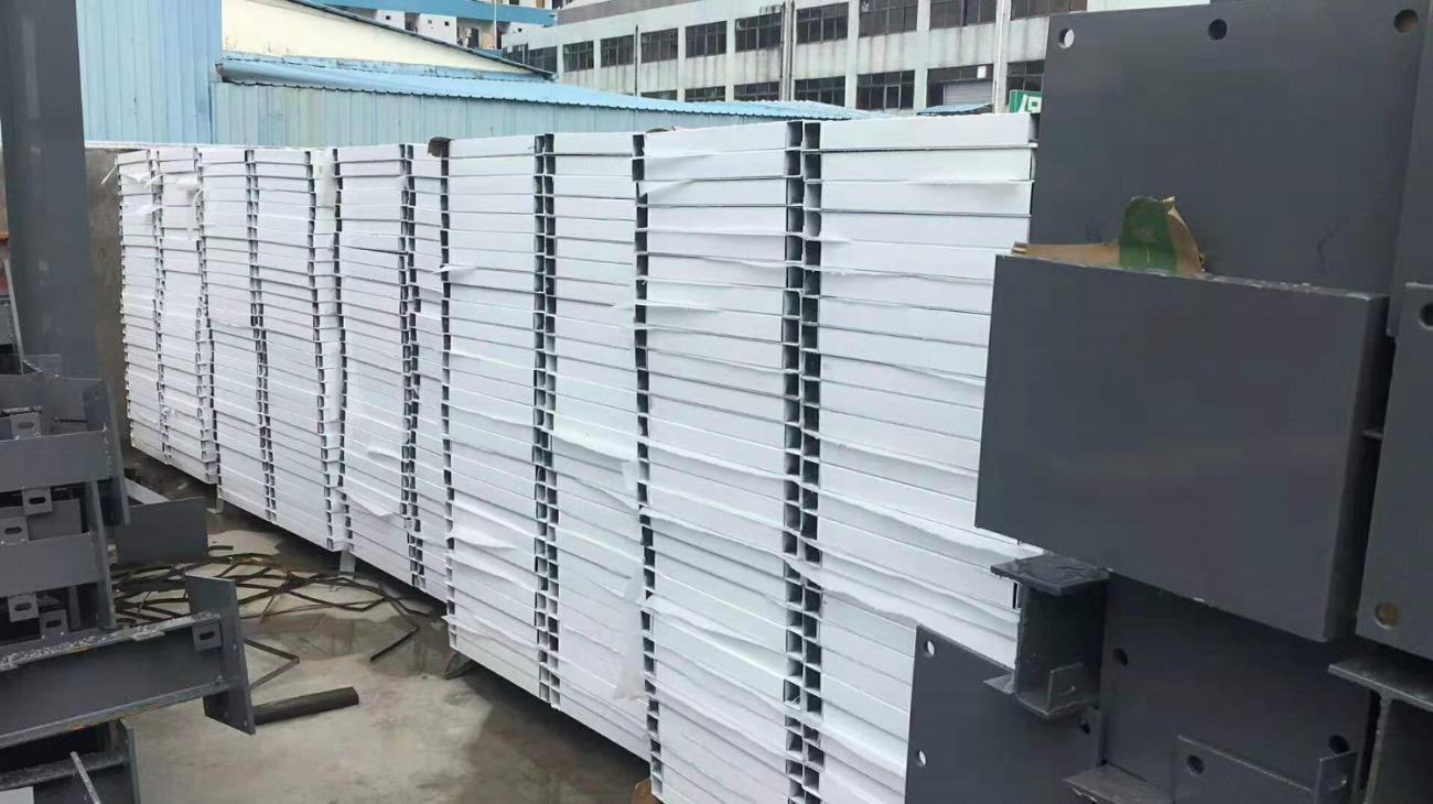 平高电气获得实用新型专利授权:“一种伸缩围挡”-第2张图片