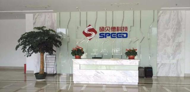 硕贝德获得发明专利授权:“一种低剖面宽带高隔离度基站天线”-第2张图片